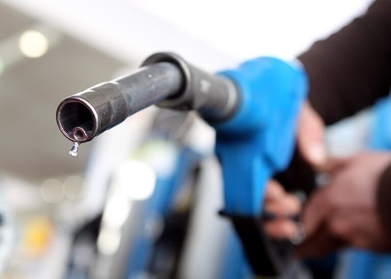 У США витрати на бензин можуть зрости на $22 млрд на рік через мита