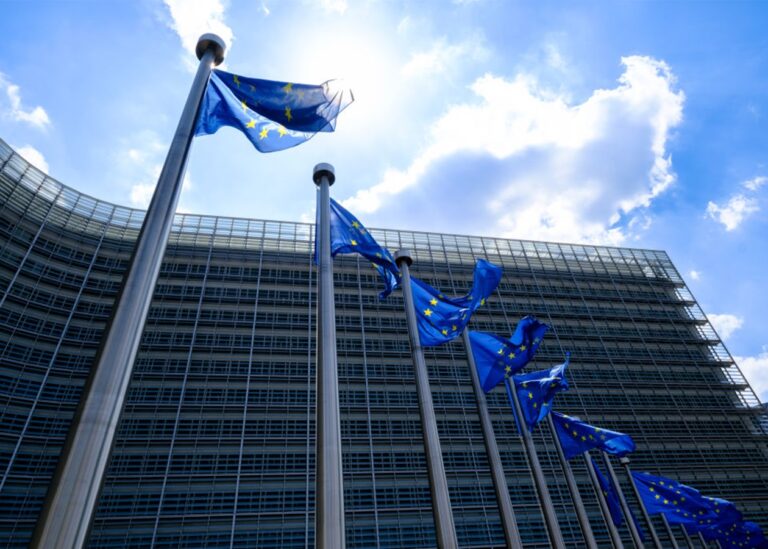 ЄС оголосив про заходи у відповідь на 25% мита від Трампа