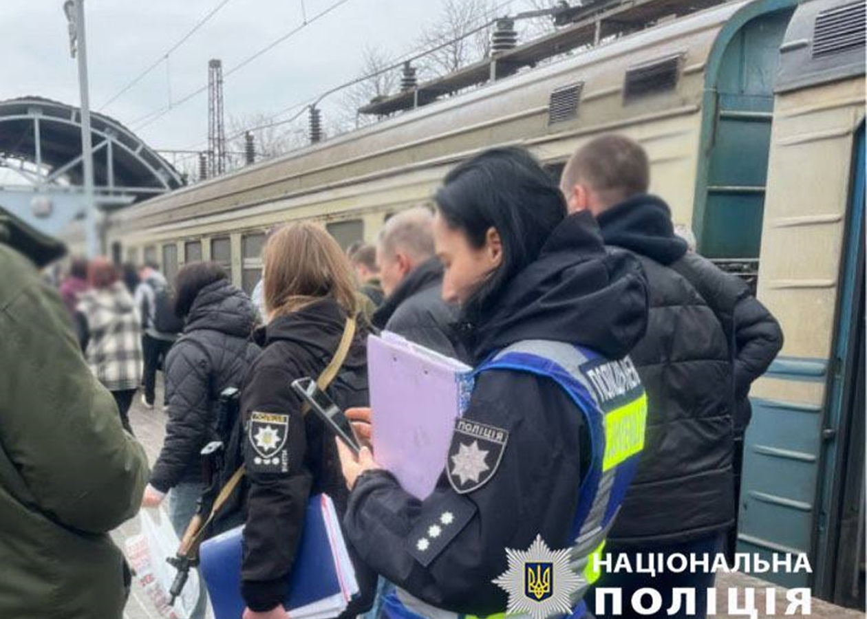 У Києві підлітка уразило струмом на вагоні