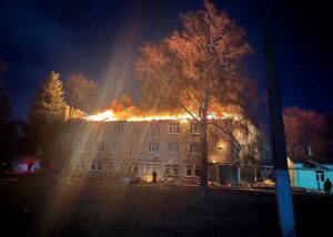 Окупанти вдарили по лікарні у Золочеві, є постраждала