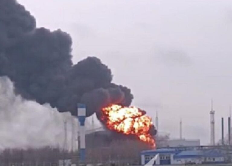 Росії загрожує втрата 100 тис. тонн нафтопродуктів через атаку дрона – ЗМІ