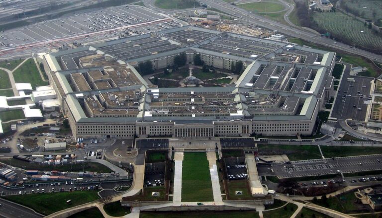 Після розголосу Трамп заборонив Пентагону розкривати Маску плани про війну з Китаєм