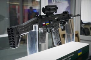 Президент Чехії ознайомився з складанням автоматів Bren 2 в Україні