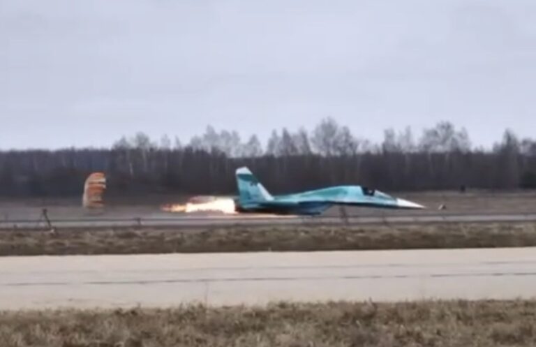 В Росії невдала посадка Су-34 вивела літак зі строю