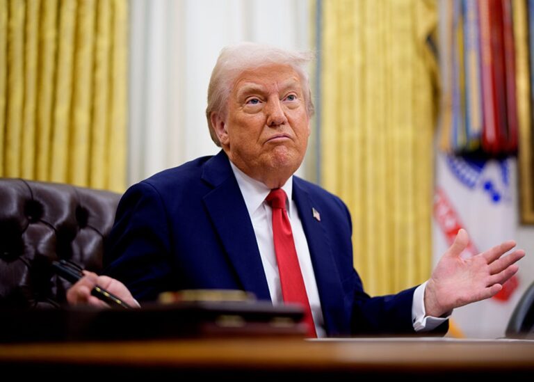 Трамп продовжив дію санкцій Байдена проти РФ