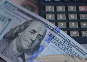 Долар обвалився через плани Трампа звільнити голову ФРС