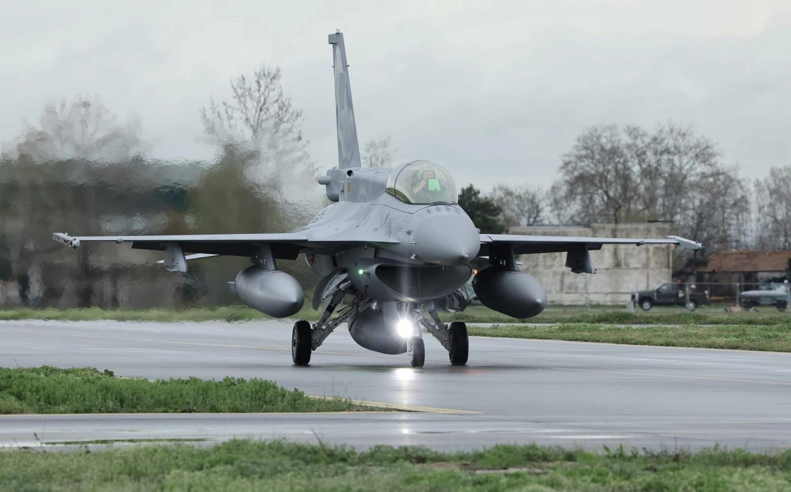 Історична подія для Болгарії: авіатори країни прийняли перший F-16D Block 70
