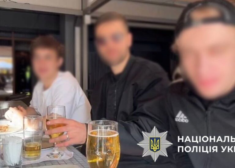 У Києві затримано молодиків, які хизувались зброєю в прямому ефірі