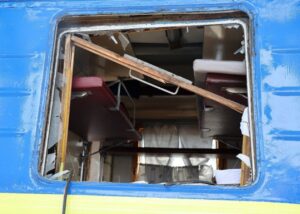 УЗ пояснила, чому не зупиняє потяги під час атак