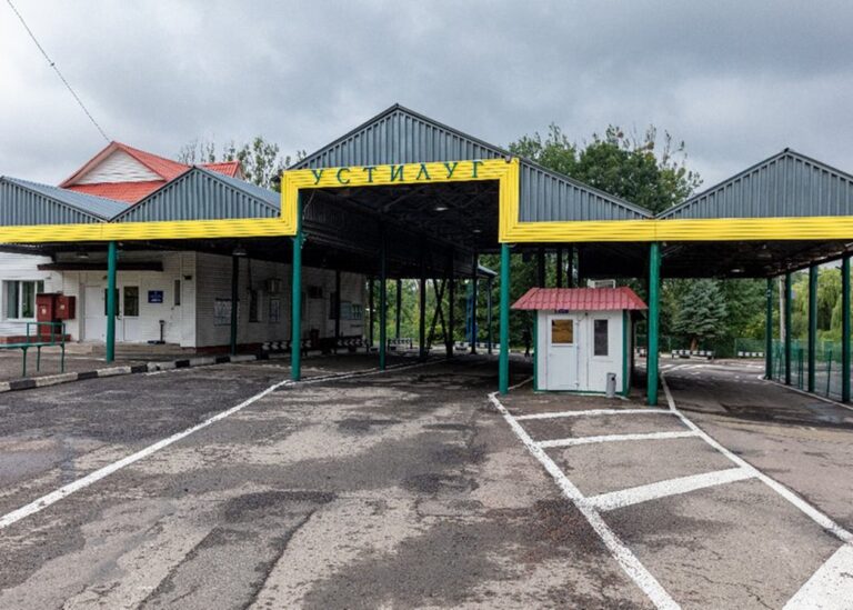 Українцям радять тимчасово уникати перетину кордону з Польщею в Устилузі