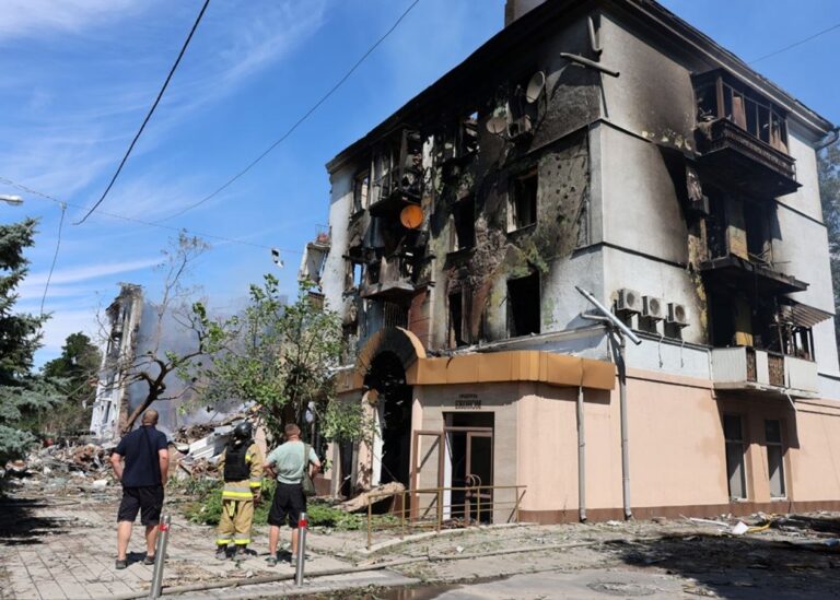 Зруйновано два під'їзди: у Краматорську зросла кількість жертв удару РФ
