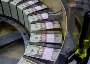 Чому знизились міжнародні резерви України