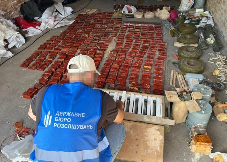 У Кропивницькому виявили велику схованку вибухівки