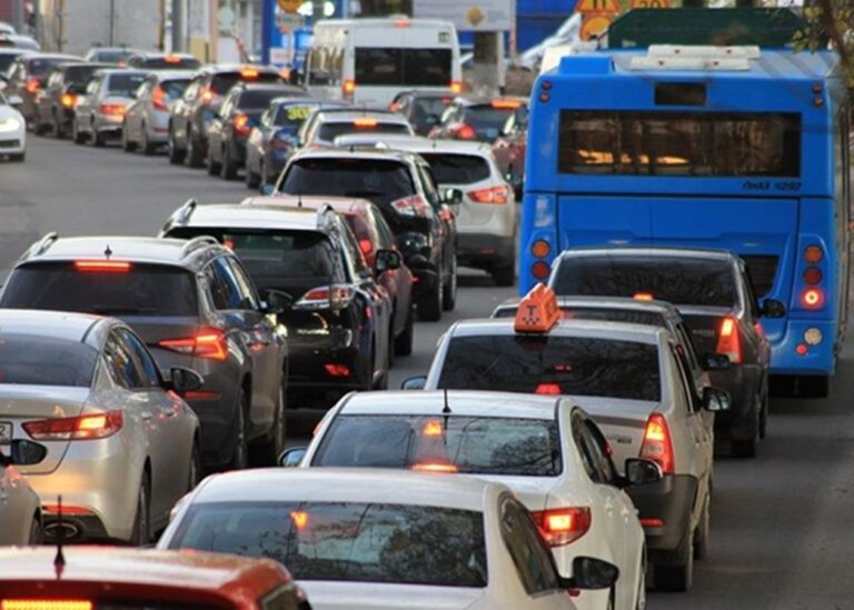У Києві запровадять реверсний рух на мосту через Десенку