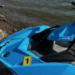 На Хмельниччині гідроскутер врізався в туристичний корабель, є постраждалі