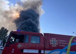 У Дніпрі вирує масштабна пожежа