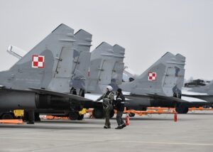 У Польщі підняли винищувачі через ракетний удар РФ по Україні