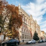 В Україні почав зростати офіційний курс долара