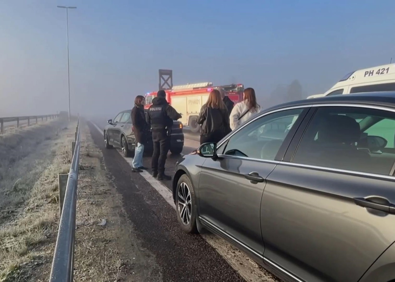 У Фінляндії десятки автівок зіткнулисьу ДТП