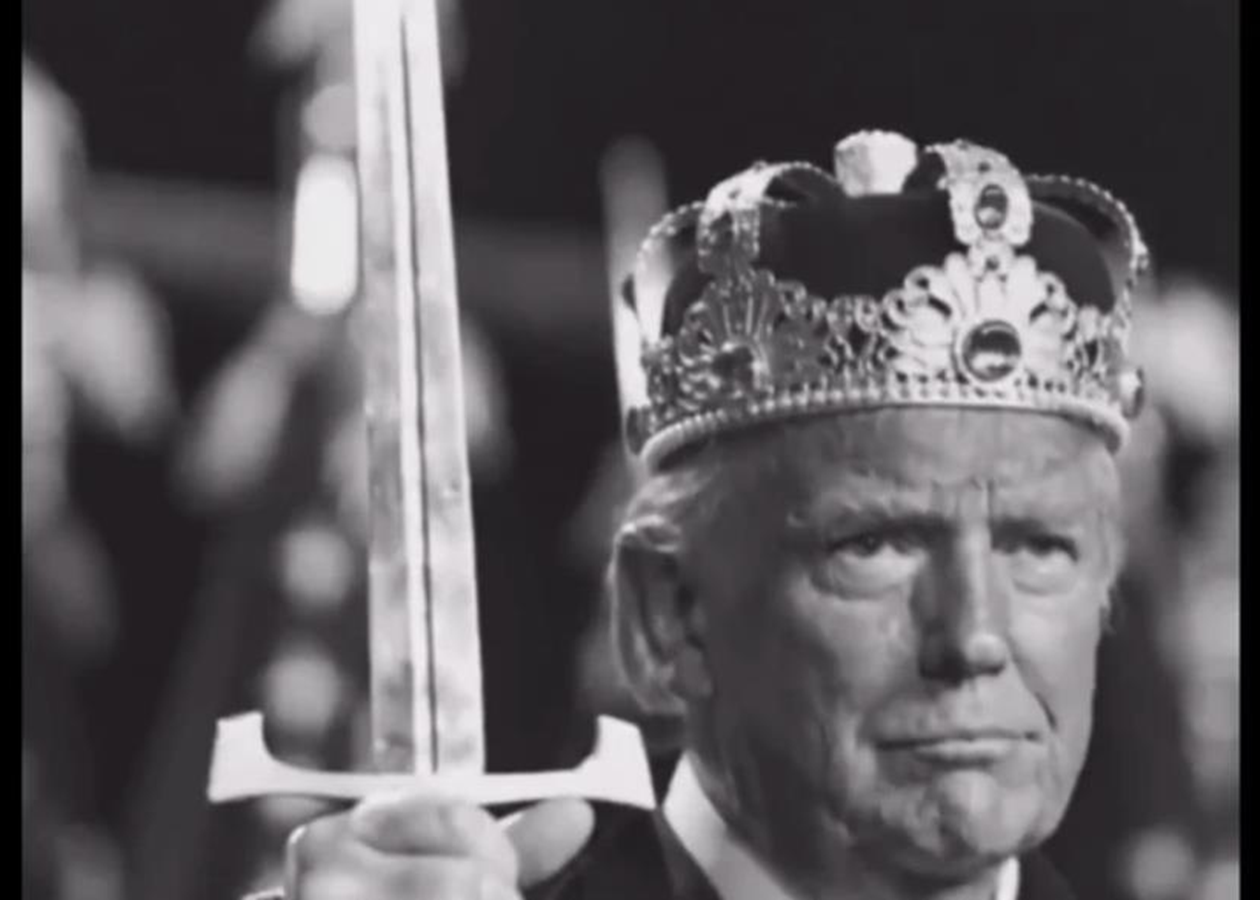 На тлі протестів у США Венс опублікував відео з Трампом в образі короля