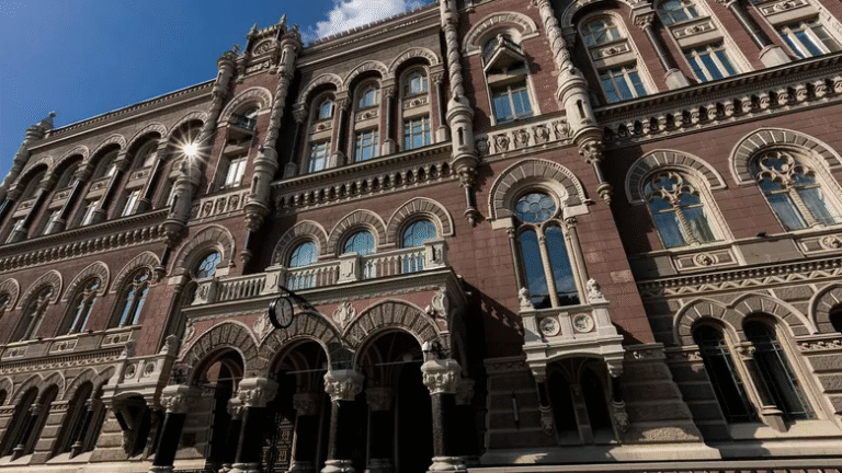 НБУ призначив багатомільйонні штрафи банку “Альянс”, МТБ Банку й Універсал банку