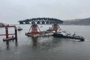 Розпочався ремонт мосту Метро. Чим цей процес унікальний (фото)