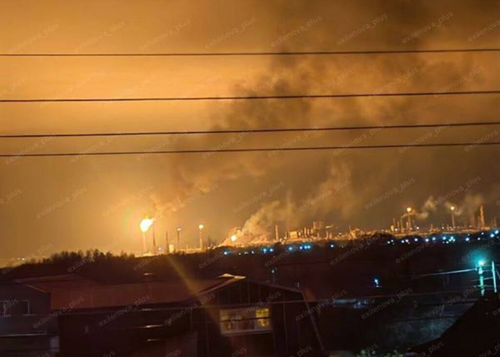 У Липецьку і Кстово серія вибухів, палає НПЗ – ЗМІ