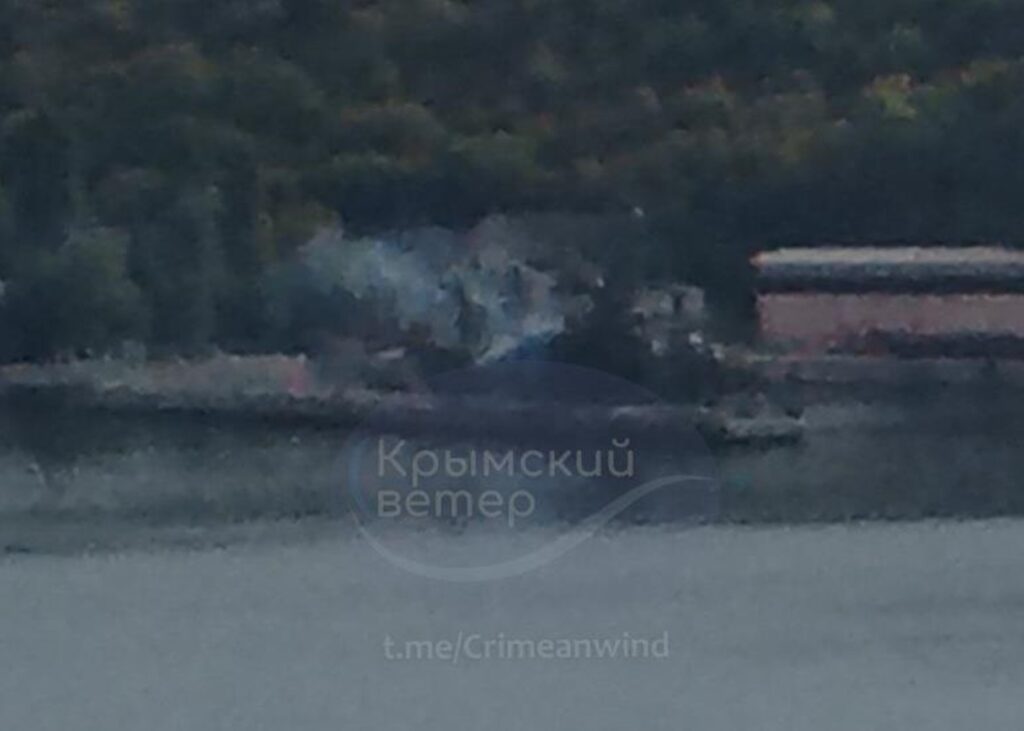 У Криму горів військовий корабель РФ – соцмережі