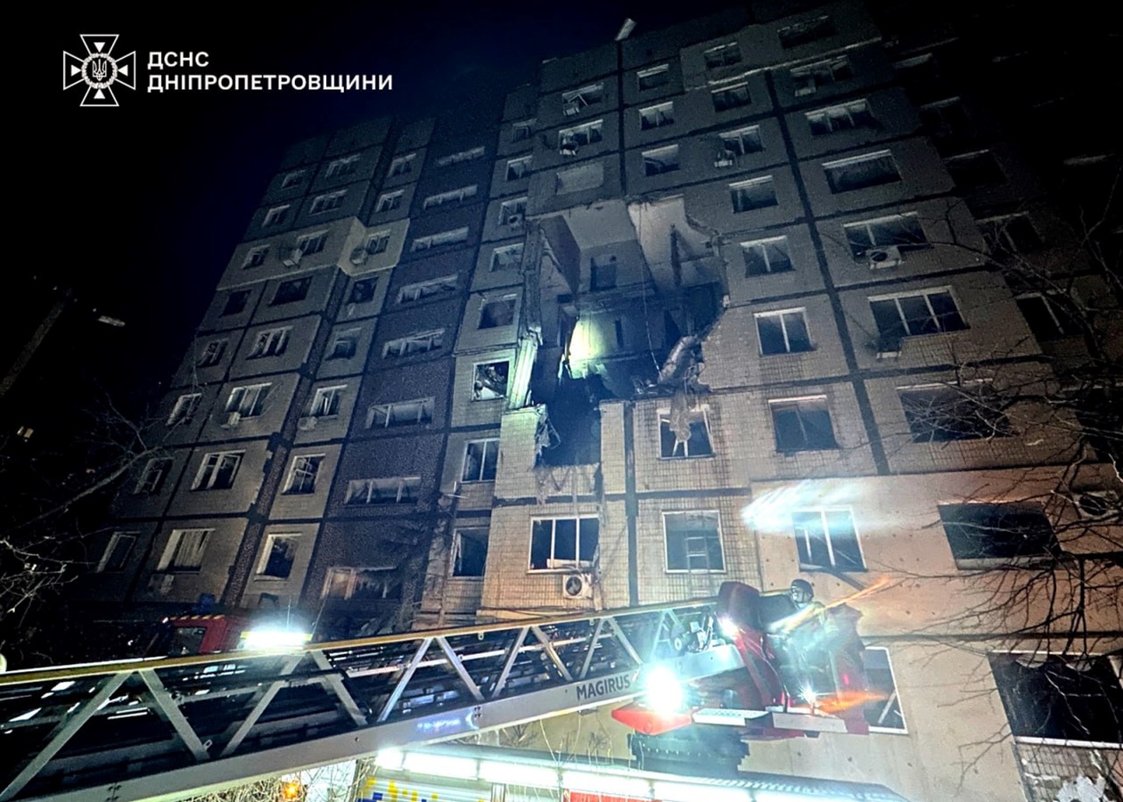 У ДСНС показали наслідки атаки на Дніпро: є жертва