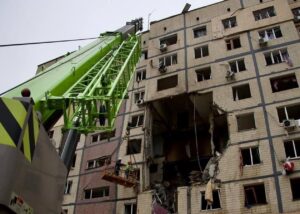 Атака на Дніпро: двоє людей не виходять на зв'язок