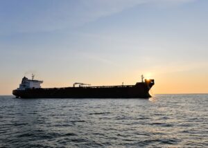 Bloomberg: на танкерах у світовому океані накопичився мільярд барелів нафти