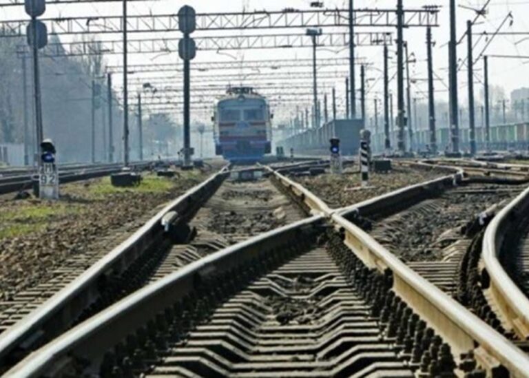 Удар по Дніпру пошкодив вокзал і викликав затримку поїздів