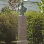 У Каневі демонтовано пам'ятник радянському письменнику Гайдару