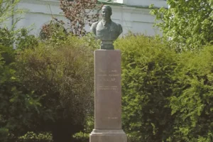 У Каневі демонтовано пам'ятник радянському письменнику Гайдару