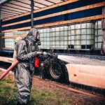 На Київщині стався витік хімічної речовини: рятувальники показали кадри ліквідації