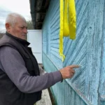 Житель волинського села збудував дім із дров та глини