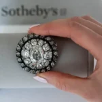 На аукціоні продано діамантову брошку Наполеона: скільки коштувала