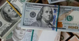 Паніку можна відкинути? Економіст спрогнозував курс гривні в Україні