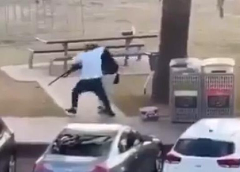 Теракт в Сіднеї: перехожий обеззброїв терориста