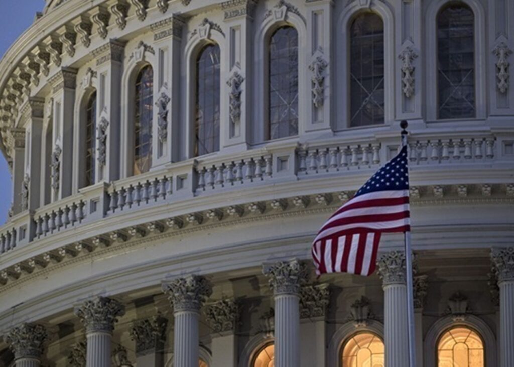 У Сенат внесли законопроєкт про санкції за сприяння імпорту нафти з РФ