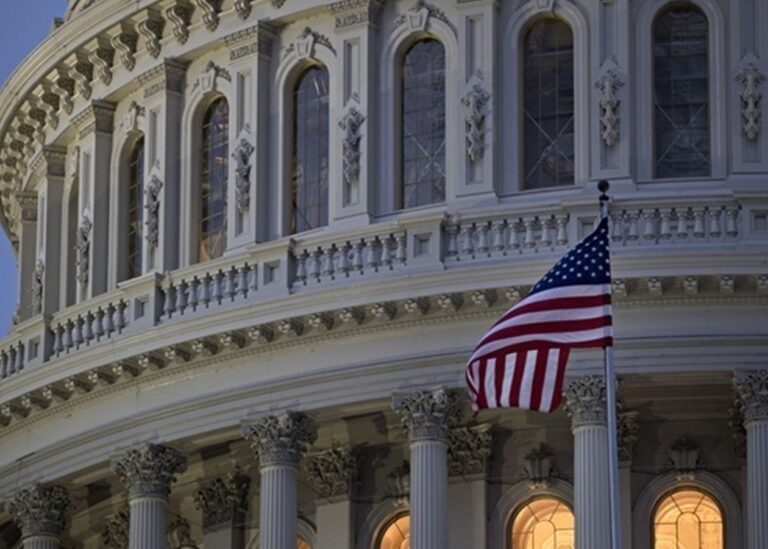 У Сенат внесли законопроєкт про санкції за сприяння імпорту нафти з РФ