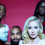 Мадонна з молодшими доньками влаштувала різдвяну фотосесію