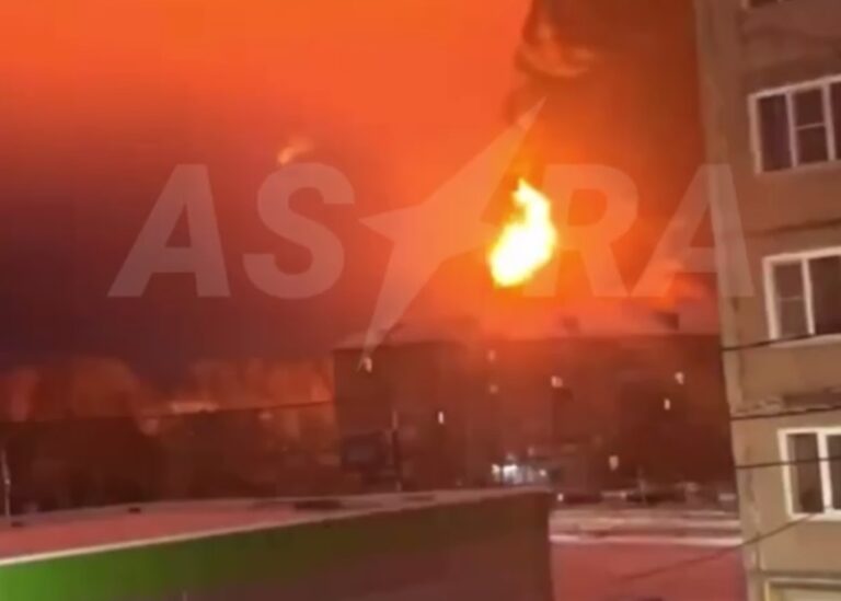 Сюжет"Новорічне привітання". Пожежі на російських НПЗ