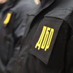 Старший слідчий ДБР Руслан Тарасенко та його сестра з НАБУ Інна Грекова: обидва їздять на іномарках батька-професора і приховують майно на окупованій Луганщині