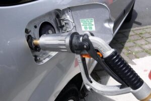 Удар по кишені! Пальне подорожчало за місяць на 10%: Що відбувається з автогазом і чи варто чекати на повернення до старих цін