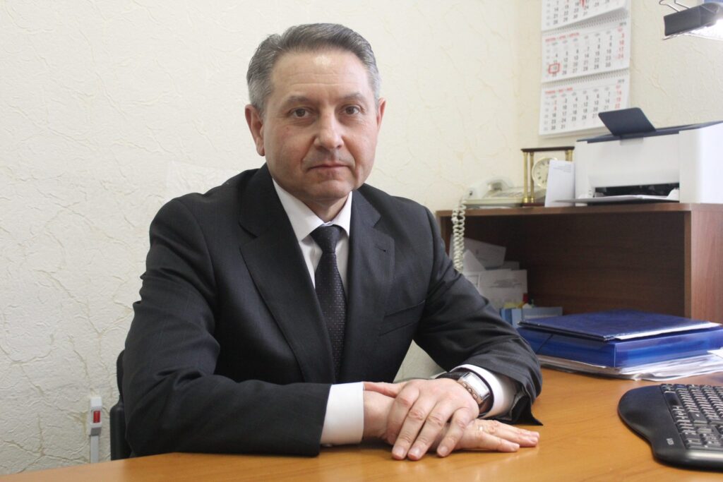 Суддя «Майдану» Віталій Циктіч, який уник люстрації, за хабар закриває справи про наркоторгівлю, скуповує елітне майно після розлучення з росіянкою, а донька влаштувалася в НАЗК