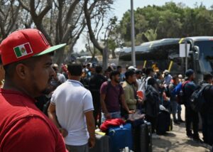 США пропонують нелегалам по 3000 доларів за "самодепортацію"