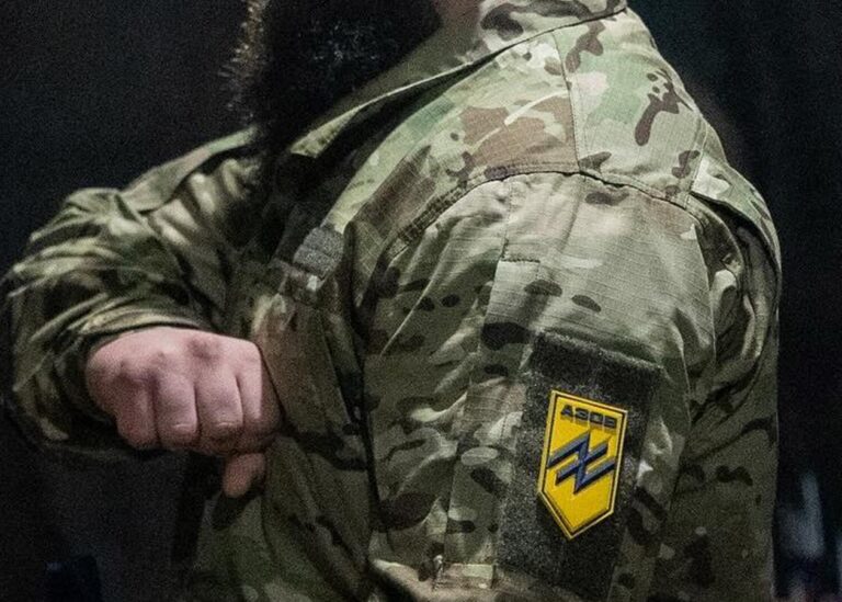 "Азовці" встановили прапор України в Родинському