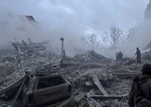Удар по Харкову: під завалами шукають 5 людей