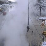 У Києві 16-річна дівчина впала в яму з окропом